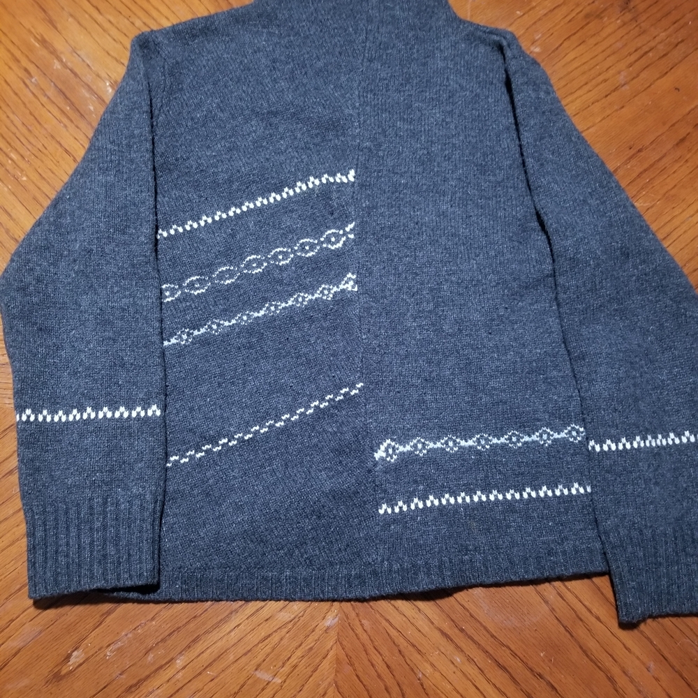 Men's Gray Sweater with White Accents